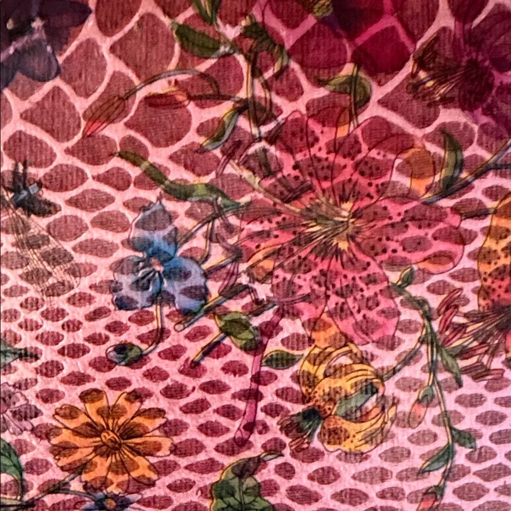 Chic Floral Patterned Clutch